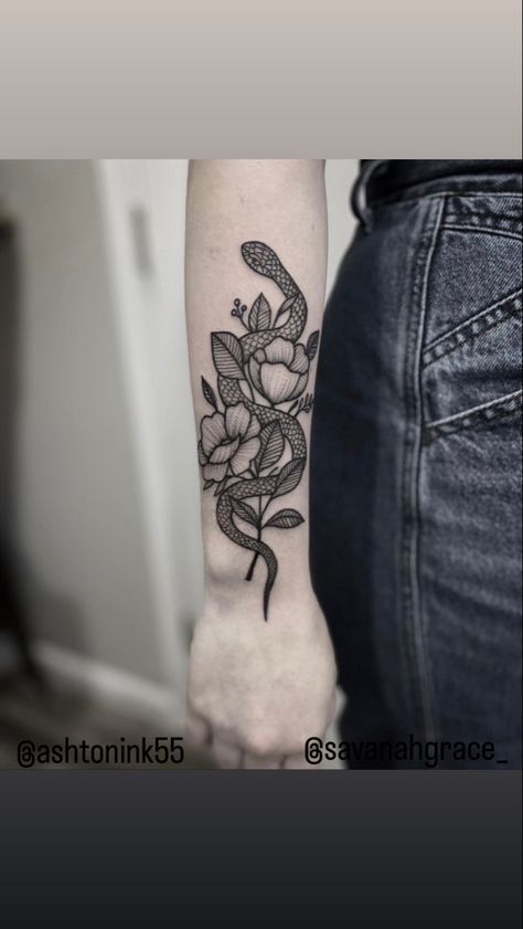 Hognose Snake Tattoo, Snake Floral Tattoo, Floral Snake Tattoo, Floral Snake, Hognose Snake, Fern Tattoo, Tattoo Time, Western Tattoos, Tattoo Desings