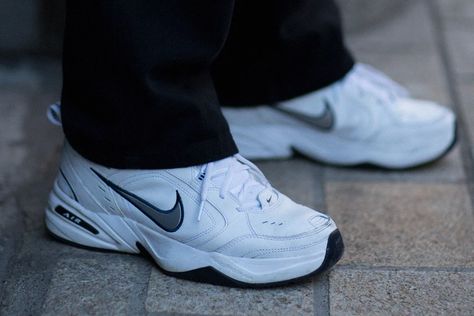 How Nike's Dadcore Air Monarch Became a Streetwear Phenomenon Nike Air Monarch Iv Outfit, Nike Monarch Outfit, Air Monarch Outfit, Monarch Outfit, Nike Monarch, Air Monarch Iv, Nike Air Monarch Iv, All White Sneakers, Black Skechers