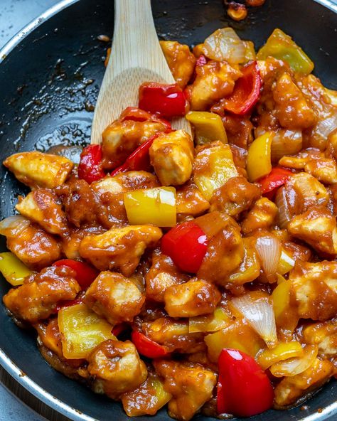 This Sweet + Sour Chicken Will Win Everyone Over at Dinner Tonight! | Clean Food Crush Clean Dinners, Cfc Recipes, Noom Meals, Ikan Tuna, Chicken Tonight, Sweet Sour Chicken, Sweet N Sour Chicken, Clean Food Crush, Food Crush