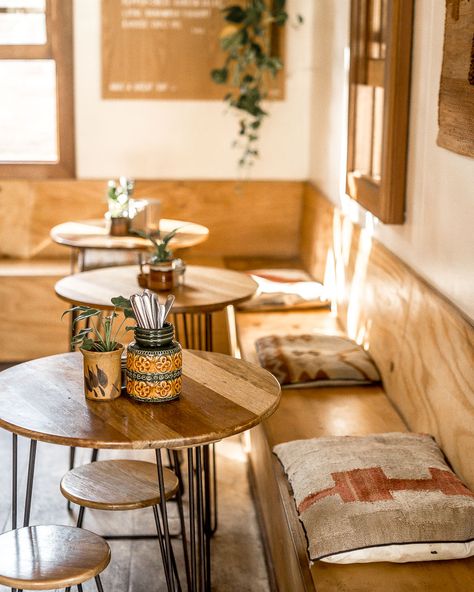 Tables For Coffee Shops, Coffee Shop Sitting Ideas, Cafe Bench Seating Coffee Shop, Wooden Cafe Table, City Coffee Shop, Rustic Coffee Shop, Coffee Shop Tables, Little Coffee Shop, Coffee Shop Concept