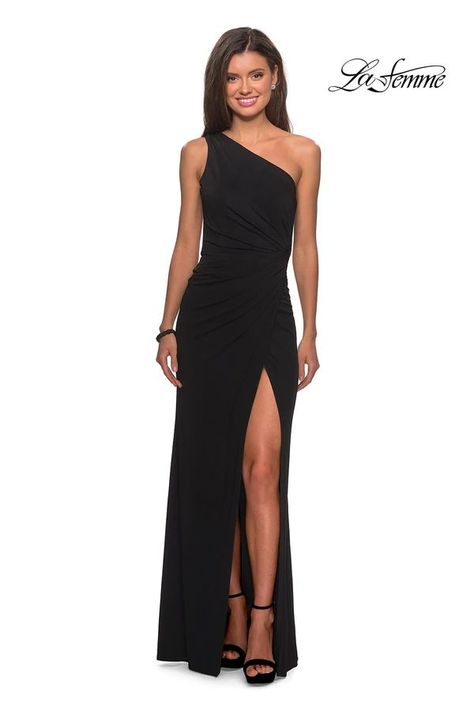 db957c626a8cd7a27231adfbf51e20ebdesc45398271ri One Shoulder Black Formal Dress, One Arm Prom Dress, Outfits Joda, Black Tie Wedding Attire, Long Jersey Dress, Casual Chique, Prom Dress Styles, Guest Attire, Evening Gowns Elegant