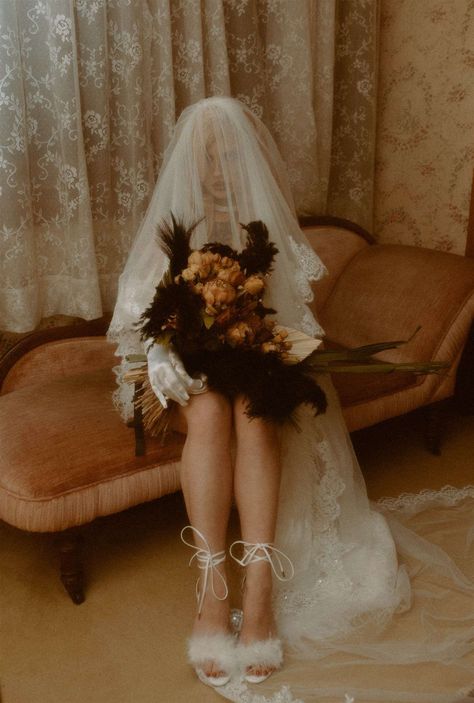 Retro Wedding Theme, Vegas Bride, Victorian Bride, Rock N Roll Wedding, Vintage Wedding Photography, Rock Wedding, Vintage Wedding Photos, Rock N Roll Bride, Moody Wedding