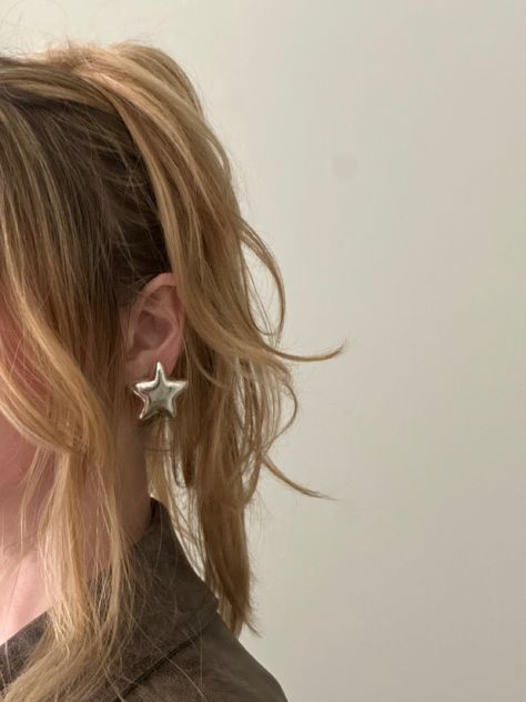 Chunky Star Jewelry, Large Star Earrings, Outfits With Statement Necklace, Silver Star Jewelry Aesthetic, Chunky Star Earrings, Silver Funky Jewellery, Silver Jewelry Stars, Oversized Stud Earrings, Funky Silver Earrings