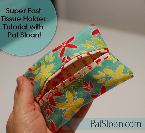 Tutorial: Easy fabric travel tissue holder Bag Tutorial, Small Sewing Projects, Tissue Holder, Sewing Projects For Beginners, Easy Sewing Projects, Small Quilts, Sewing Gifts, Fabric Projects, Sewing For Beginners