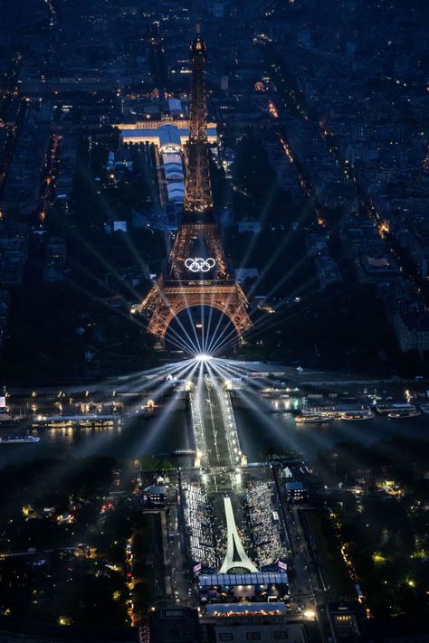 Creapills 💊 on LinkedIn: Une cérémonie d'ouverture des JO de Paris 2024 totalement folle et… | 128 comments Olympic Flame, Olympics Opening Ceremony, Olympic Torch, Paralympic Games, Down The River, Antoine Griezmann, Celine Dion, Summer Olympics, Opening Ceremony