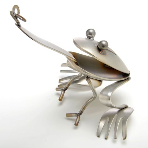 Silverware Frog Shielded Metal Arc Welding, Metal Sculpture Artists, Art Frog, Metal Welding Art, Cutlery Art, Silverware Crafts, Silverware Art, Spoon Art, Welding Art Projects