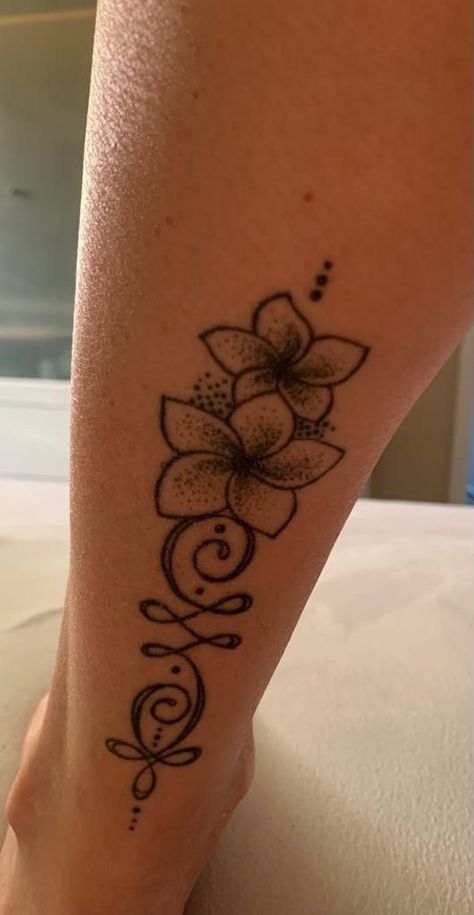 Give Love Back Tattoo, Cute Easy Tattoos For Women, Spiritual Wrist Tattoos, Hawaiian Plumeria Tattoo, Tattoos For Black Skin Women, Pen Tattoo Ideas, Tattoos Red Ink, Black Skin Girl, Small Henna Tattoos