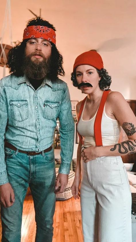 Couple Halloween Costumes Celebrities, Vintage Couple Halloween Costumes, Comfy Couple Costumes, Funny Costume Couple, Couple Costumes Beard, Funny Couples Costumes 2023, Vintage Couples Costumes, Couples Halloween Costume Bearded Man, Costumes With Beards Couple