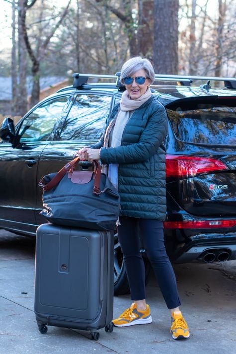 airport style for wiinter Airport Outfit Over 40, Casual Travel Outfit Airport Style, Airport Outfit Spring 2023, What To Wear To Airport Travel Outfit, Classy Airport Outfit Chic Travel Style, Winter Airport Outfit Travel Style, Green And Beige Outfit, Air Travel Outfits, Travelling Clothes