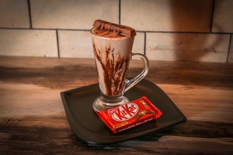 Jumpin Beans is a Cafe which Serves the best KitKat shake in Mumbai Kitkat Milkshake, Kitkat Shake, Kitkat Chocolate, Best Indian Recipes, Ice Cream Shake, Drink Recipe, Shake Recipes, Summer Desserts, Summer Drinks