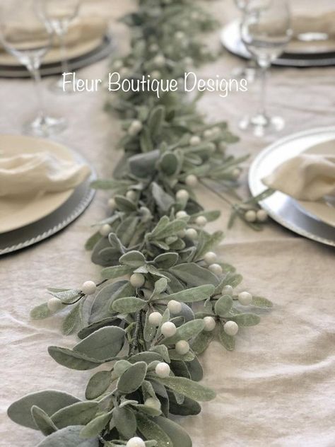 Sage Green And Cream Christmas Decor, Sage Green Christmas Decor Ideas, Cream And Green Christmas Tree, Cream And Green Christmas Decor, Green And Cream Christmas Decor, Sage Green Christmas Decor, White And Green Christmas Decor, Sage Christmas, Suite Decor