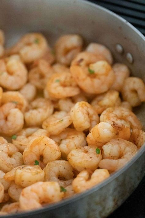 It is so easy to pan-fry shrimp on the stovetop! This step-by-step recipe and tutorial will show you exactly how to get perfectly cooked shrimp every time. Fry Shrimp, Pan Fried Shrimp, Cooking Shrimp, How To Peel Shrimp, Steamed Shrimp, Cooked Shrimp, Easy Skillet, Pan Fry, Frozen Shrimp