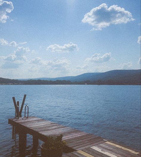 #lake #cottage #summer #vintage #aesthetic #dock #nature #summerday #water #lakehouse #lakelife #boatlife #summeraesthetic #vintagesummer Tom Lake Ann Patchett Aesthetic, Vintage Lake Aesthetic, Camp Lake Aesthetic, Lake Side Aesthetic, 90s Summer Aesthetic, Nostalgic Summer Aesthetic, Lake Placid Aesthetic, Dock Aesthetic, Summer Vintage Aesthetic