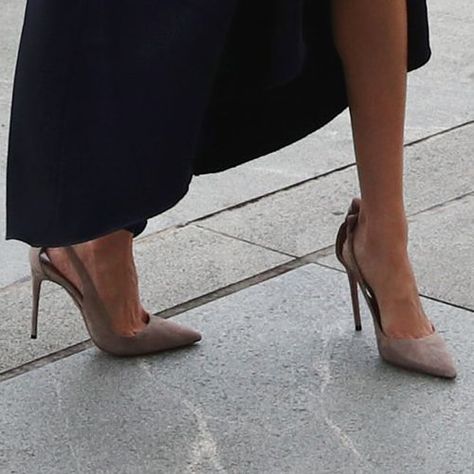 Meghan Markle Shoes, Footwear Styling, Heels Images, Royal Shoes, Nyc Office, Tread Lightly, Duchess Meghan, Taupe Heels, Shoes Heels Classy