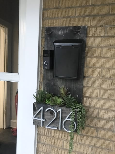 Mailbox Front Porch, House Number Board, Front Porch House Number Ideas, Mail Box On House Ideas, House Number Mailbox Planter, On House Mailbox Ideas, Cute House Number Ideas, Front Door Mailbox Ideas, Outdoor Numbers On House