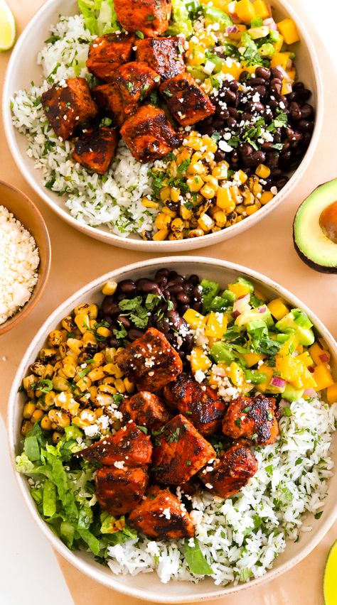 Salmon Fajita Bowl, Good Pescetarian Meals, Eatingwell.com Recipes, Chipotle Salmon Bowl, Seafood Basket, Seafood Bowl, Ocean Basket, Salmon Dinners, Chipotle Salmon