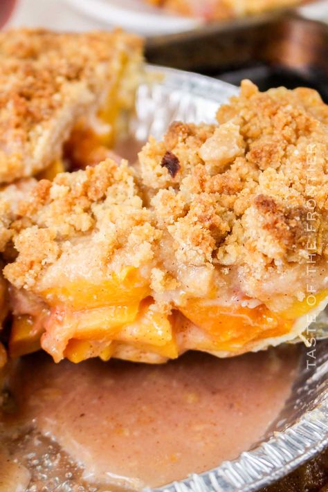 This peach pie features a flaky crust, a buttery, sweet peach filling, and a crisp and crumbly topping that complements the juicy peaches perfectly. Peach Pie Crumble Topping, Pie Crumble Topping, Peach Pie Filling Recipes, Peach Crumble Pie, Perfect Flaky Pie Crust, Easy Peach Pie, Cookie Dough Pie, Cake Batter Truffles, Peach Filling