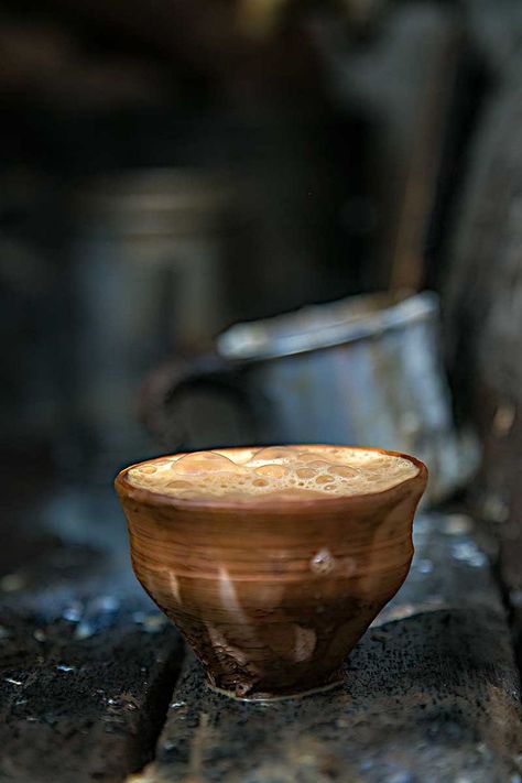 So how is Indian tea or chai made? Well, the best way to see it is on the streets of the country, especially in Kolkata :) Masala Chai Tea, Indian Chai, Desi Street Food, Chai Tea Recipe, Chai Coffee, Masala Tea, Chai Recipe, Indian Tea, Masala Chai