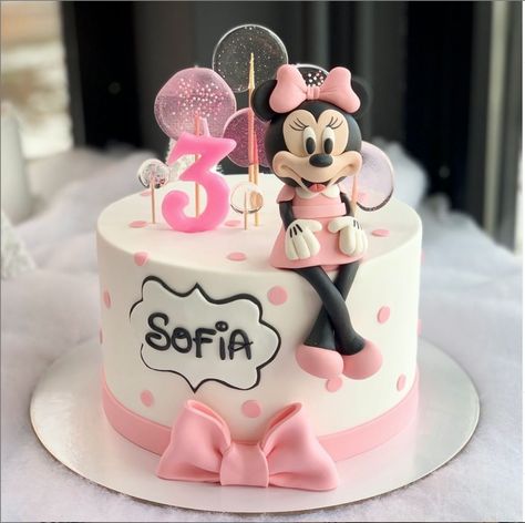 Miny Mouse Cake, Pink Cake Minnie Mouse, Minny Mouse Cake Ideas, Mini Mouse Pink Cake, Minnie Mouse Cake Without Fondant, Minnie 1st Birthday Cake, Cake With Minnie Mouse, Pink 3rd Birthday Cake, Minnie Mouse Cake Design Pink