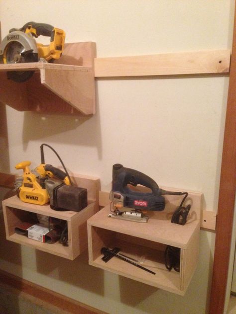 French Cleat Storage, French Cleats, Basic Woodworking, Studio Spaces, Woodworking School, Woodworking Storage, Tool Storage Diy, Woodworking Patterns, Storage Wall