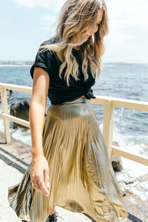 Gold midi skirt, black tee, knotted tee shirt | TheyAllHateUs Metalic Pleated Skirt, Gold Pleated Skirt Outfit, Gold Top Outfit, Gold Sequin Skirt Outfit, Gold Tops Outfit, Gold Skirt Outfit, Gold Midi Skirt, Lazy Girl Outfits, Golden Skirt