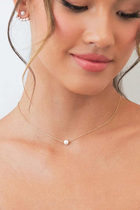 Dainty pearl necklace