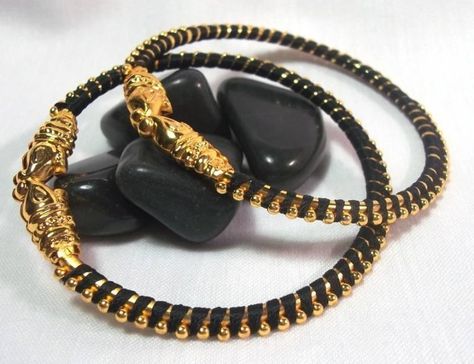 Gold Noa Badhano Design, Black Beeds Bangles Gold, Black Beads Bangles Gold Indian, Beads Bangles Gold, Black Bangles, Fashion Jewelry Necklaces Gold, Kids Gold Jewelry, Coral Jewelry Set, Gold Temple Jewellery