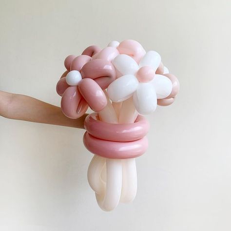 Flower Ballons Bouquet, Flower Balloons Bouquet, Flower Bouquet Balloon, Balloon Flowers Bouquet, Ballon Flower Bouquet, Posie Bouquet, Bouquet Ideas Diy, Balloon Bouquet Ideas, Shades Of Dusty Pink