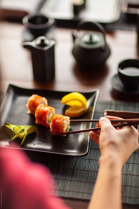 Sushi Photography Ideas, Sushi Lifestyle Photography, Japanese Food Restaurant, Sushi Restaurant Photography, Sushi Photography Instagram, Eating Sushi Aesthetic, Sushi Aesthetic Restaurant, Sushi Reference, Sushi Restaurant Aesthetic