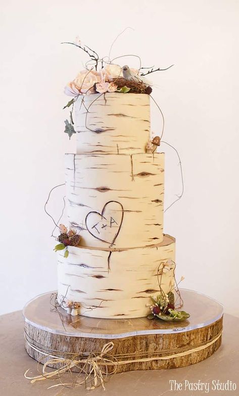 15 Impressive Cake Designs That Look Like Wood Diy Wedding Cake, Birch Wedding Cakes, Wood Wedding Cake, Vintage Pasta, Wood Wedding Cakes, Wedding Cake Tree, Birch Tree Wedding, Birch Wedding, Cake Custom