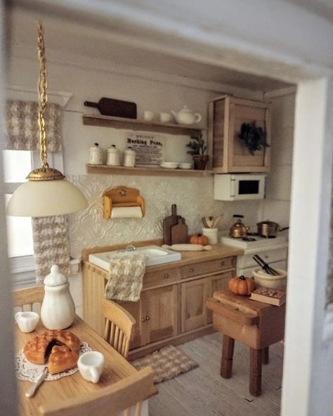 dollhouse • Instagram Dollhouse Interior Design, Dollhouse Room Ideas, Dollhouse Kitchen Ideas, Dollhouse Inspiration, Cottage Dollhouse, Dollhouse Aesthetic, Dollhouse Ideas, Dollhouse Interior Ideas, Colonial Dollhouse Interiors