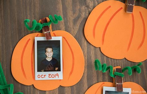 Fall Picture Crafts For Kids, Fall Crafts For Classroom Party, Halloween Craft With Kids Picture, Halloween Picture Craft, Pumpkin Frame Craft, Halloween Photo Craft, Turtle Classroom, Fall Picture Frame, Halloween Picture Frames