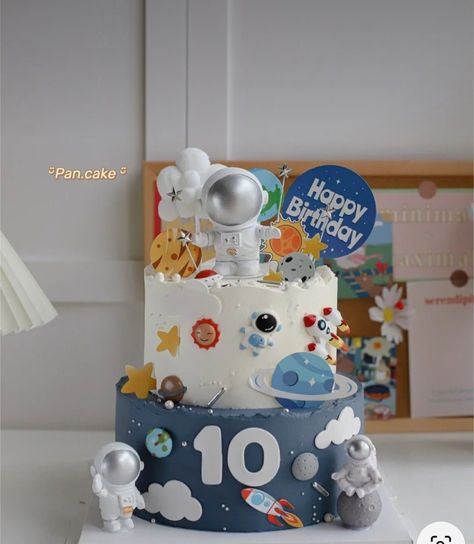 Space Cake Theme, Astronaut Theme Birthday Cake, Space Bday Cake, Universe Birthday Theme, Space Birthday Cake Boys, Space Theme Cakes, Space Cakes Kids Boy Birthday, Space Theme Cake Kids, Astronaut Cake Birthday