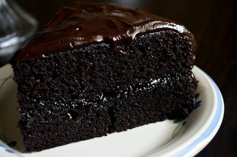 Black Velvet Cakes, Chocolate Fudge Cake Recipe, Fudge Cake Recipe, Mayonnaise Cake, Double Chocolate Cake, Chocolate Mayonnaise Cake, Dark Chocolate Fudge, Torte Cupcake, Chocolate Fudge Cake