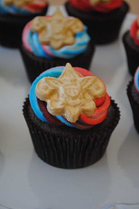 Scout Cupcakes, Eagle Scout Project Ideas, Eagle Scout Cake, Boy Scouts Eagle, Peach Cupcakes, Eagle Scout Ceremony, Pull Apart Cake, Coffee Cupcakes, Fall Cupcakes