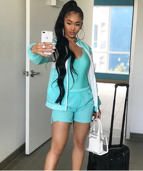 Saweetie ❤️ #saweetie #prettygirl  #highmaintenance #sprayground PINTEREST:DEE✨✨ Icy Girl, Ponytail Wig, Dope Fashion, Latest Hairstyles, How To Pose, Swag Outfits, Baddie Outfits, Spring Summer Outfits, Comfy Outfits