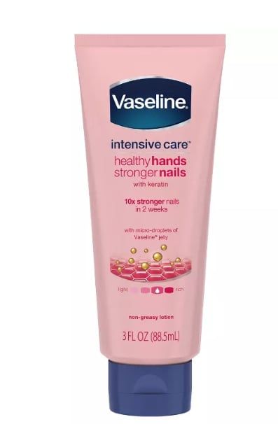 Vaseline Healthy Hands Stronger Nails, Vaseline Hand Cream, Hand Care Products, Hand Cream Aesthetic, Hand Care Tips, Best Hand Cream, Hand Care Routine, Hands Care, Vaseline Intensive Care