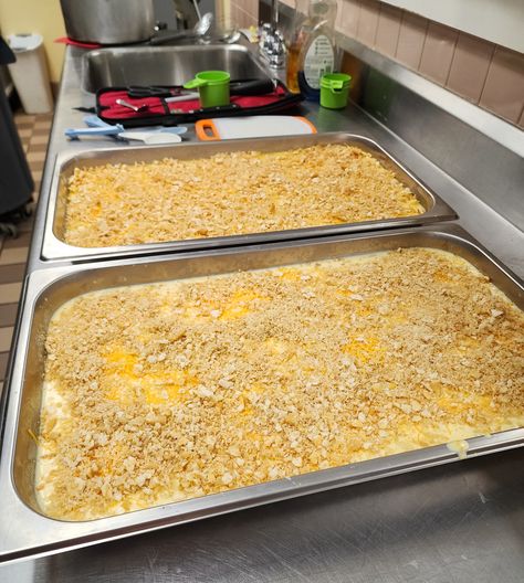 Macaroni and Cheese for a Crowd - Cooking For An Army Large Macaroni And Cheese Recipe, Make Ahead Mac And Cheese Recipe, Mac And Cheese Casserole, Broccoli Cheese Casserole, Making Mac And Cheese, Homemade Coleslaw, Best Mac And Cheese, Macaroni N Cheese Recipe, Tomato Tart