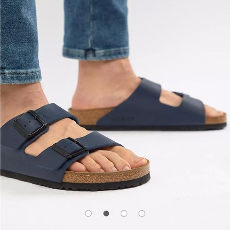 New In Box Birkenstock Arizona Birko-Flor Sandals In Blue/Navy Unisex Size 37 The Birkenstock Arizona Is A Genuine Classic That Has Been Delighting Both Men And Women For Decades. This Simple Sandal With Two Straps Stands For Timeless Design And Has Long Held Cult Status Thanks To Its Comfort Factor. The Upper Is Made From The Skin-Friendly, Hard-Wearing Synthetic Material Birko-Flor. Anatomically Shaped Cork-Latex Footbed Upper: Birko-Flor Footbed Lining: Suede Sole: Eva Details: Two Straps, Ea Birkenstock Madrid Big Buckle, Reef Sandals, Gladiator Shoes, Birkenstock Black, Simple Sandals, Navy Outfit, Footbed Sandals, Silver Sandals, Birkenstock Sandals