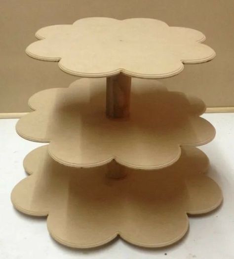 Porta Cupcakes, Cardboard Crafts Diy, Baby Shower Princess, Corner Shelf, Diy Gift Box, Diy Cardboard, Paper Crafts Diy Tutorials, A Craft, Cardboard Crafts