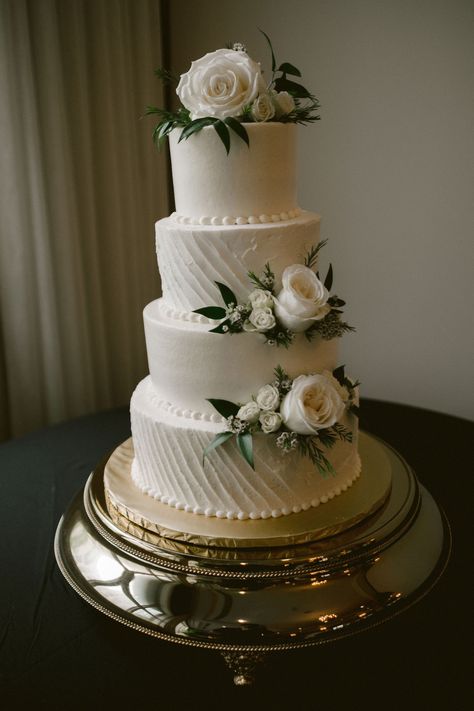 Wedding Cakes For 40 People, Cake Designs Three Tier, Wedding Cake Ideas 4 Tier, 4 Tier Cake Wedding, Classic 3 Tier Wedding Cake, 3 Teir Wedding Cake Elegant, 3 Tier Wedding Cakes Simple Elegant, Two Tier Wedding Cake Designs, 4 Tiered Wedding Cakes