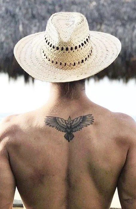 Eagle Back Tattoo, Small Wave Tattoo, Tattoo Ideas Males, Small Back Tattoos, Cool Back Tattoos, Tato Minimal, Upper Back Tattoos, Back Of Shoulder Tattoo, Back Tattoos For Guys