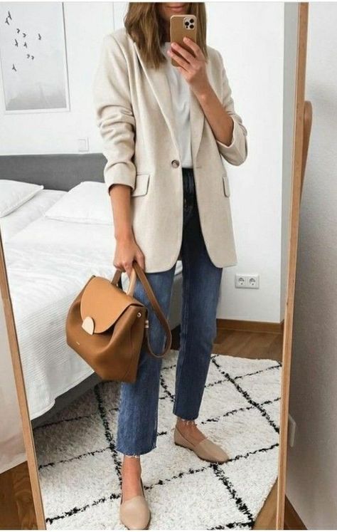 Linen Blazer Outfit Women, Elegant Outfit Casual, Linen Blazer Outfit, Beige Blazer Outfit, Mode Mantel, Blazer Outfits For Women, Classic Style Outfits, Beige Outfit, Blazer Outfit