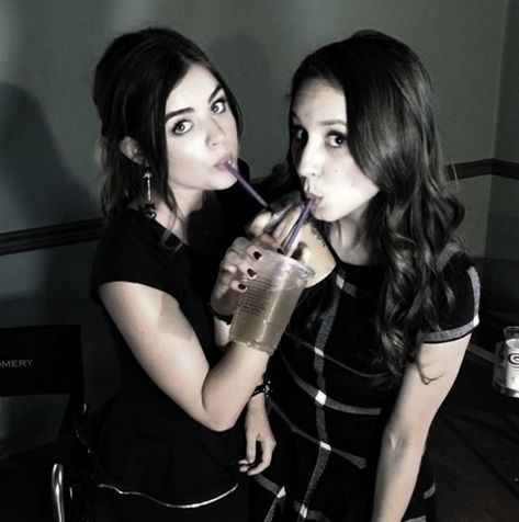 Icon Grunge, Spencer And Toby, Pretty Little Liars Aria, Pll Cast, Troian Bellisario, Aria Montgomery, Spencer Hastings, Lucy Hale, Pretty Little Liars