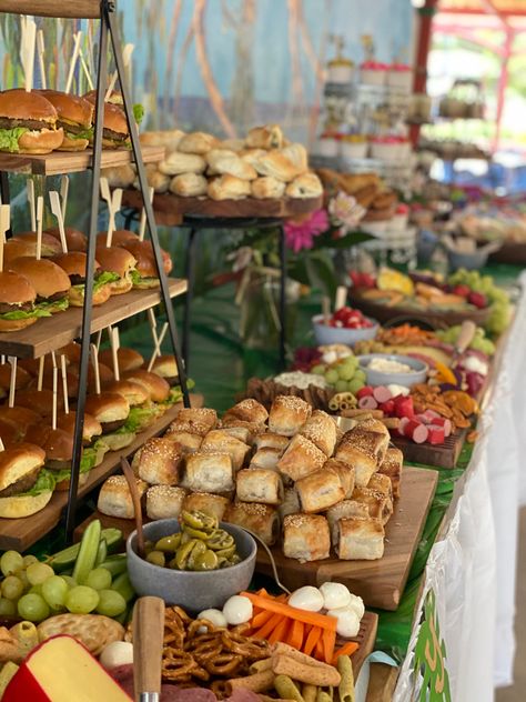 Buffet Ideas For Birthday Party, Charcuterie Table Birthday Party, 21st Grazing Table Ideas, Food Table With Flowers, Grazing Buffet Table, 40th Birthday Platter Ideas, 1st And 30th Birthday Party, Grazing Table 1st Birthday, Simple Grazing Table Ideas Wedding Reception