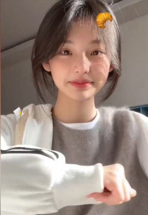 Haircut With Glasses Long, Haircut Douyin, Hair Bangstyle Korean, Ulzzang Short Hair With Bangs, Douyin Hairstyle Long Hair, Fleco Haircut, Douyin Bangs, Douyin Hairstyle Short, Douyin Short Hair