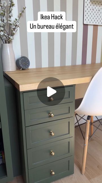 Hellø Blogzine on Instagram: "Il ne faut pas grand chose pour transformer un bureau 👇🏻Il a suffit de quelques planches, un peu de peinture et des nouvelles poignées à @homewithhay pour relooker ce bureau @ikeafrance On adore le résultat 👌🏻 © Crédit video 🎥 @homewithhay  . . . #ikeahack #avantapresdeco #ikeahome #ikeadiy #ikeahackers" Diy Bureau Ikea, Ikea Bureau Hack, Diy Bureau, Ikea Diy, Ikea Hacks, Ikea Hack, Coin, On Instagram, Instagram