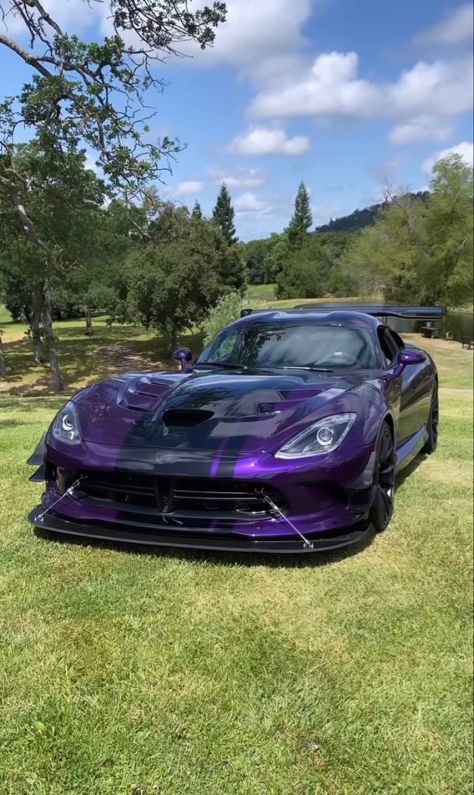 Doge Viper, 2000s Cars, Viper Car, Dodge Viper Srt10, Dodge Srt, Dream Car Garage, Pimped Out Cars, Dream Cars Jeep, Dodge Viper