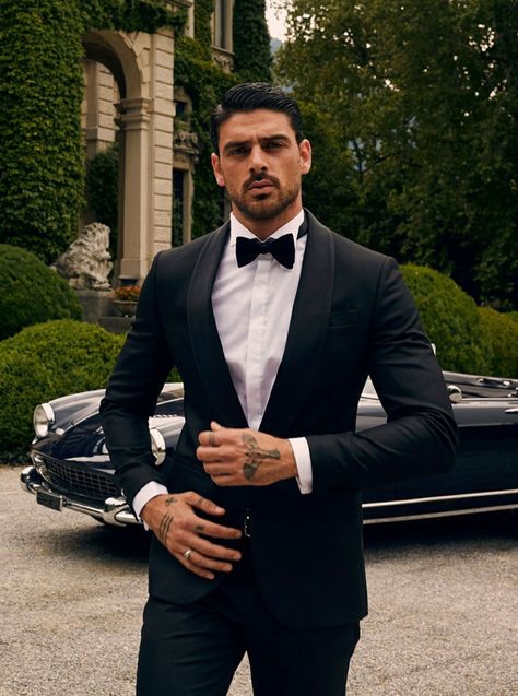 Handsome Italian Men, Black Outfit Men, Smart Casual Menswear, Michele Morrone, Aesthetic Outfits Men, Indian Men Fashion, Men Photoshoot, Italian Men, Fashion Suits For Men