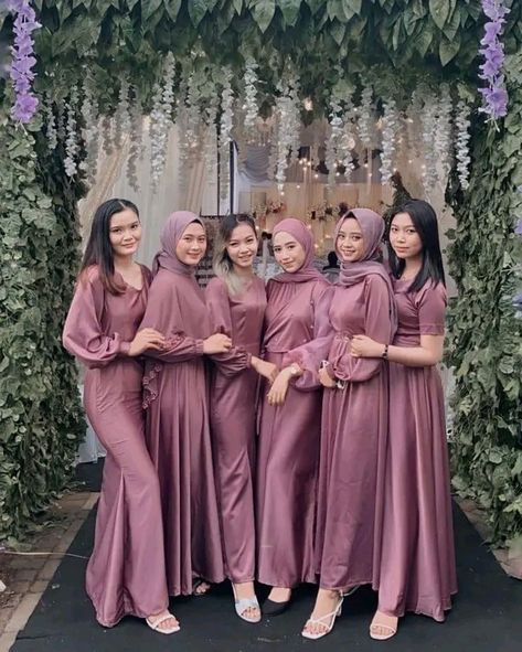 Dress Hijab Satin, Bridesmaid Dresses Hijab Satin, Bridesmaid Dresses Hijab, Hijab Bridesmaid, Kulot Pants Outfit Hijab, Kulot Pants Outfit Hijab Casual, Braidsmaid Dresses, Ootd Kondangan, Bridesmaid Satin